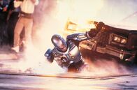 RoboCop 2 – Während Robocop (Peter Weller) zusammen mit seiner Kollegin Officer Anne Lewis quasi im Alleingang gegen einen Drogenring, der die synthetische Droge Nuke vertreibt, vorgeht, versuchen die Verantwortlichen von OCP, einen RoboCop 2.0 zu installieren.