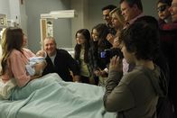 Modern Family – v.li.: Gloria Delgado-Pritchett (Sofía Vergara), Jay Pritchett (Ed O'Neill), Alex Dunphy (Ariel Winter), Haley Dunphy (Sarah Hyland), Phil Dunphy (Ty Burrell), Claire Dunphy (Julie Bowen), Cameron Tucker (Eric Stonestreet), Luke Dunphy (Nolan Gould), Lily Tucker-Pritchett (Aubrey Anderson-Emmons), Mitchell Pritchett (Jesse Tyler Ferguson).