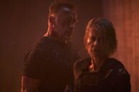 Terminator: Dark Fate – T-800 / Carl (Arnold Schwarzenegger, l.); Sarah Connor (Linda Hamilton, r.)