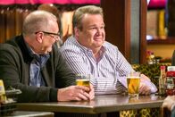 Modern Family – Ed O'Neill (Jay Pritchett), Eric Stonestreet (Cameron Tucker).
