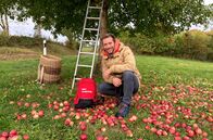 Wunderschön! – Aus den Äpfel von den Streuobstwiesen im Islek, einer Region im Dreiländereck Deutschland, Luxemburg und Belgien, wird Apfelsaft – und Daniel Aßmann hilft bei der Produktion.