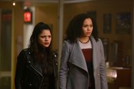 Charmed – Mel Vera (Melonie Diaz, l.); Macy Vaughn (Madeleine Mantock, r.)