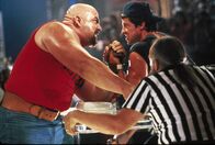 Over the Top – Hinter, v.li.: Bob 'Bull' Hurley (Rick Zumwalt) und Lincoln Hawk (Sylvester Stallone)
