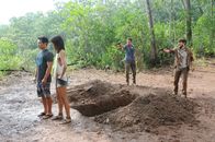Hawaii Five-0 – v.l.n.r.) Chin Ho Kelly (Daniel Dae Kim), Kono Kalakaua (Grace Park), Luke (James Harvey) und Jeremy (Marshall Allman)