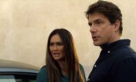Asteroid vs. Earth – Marissa Knox (Tia Carrere) und Lt. Commander Chase Seward (Jason Brooks).