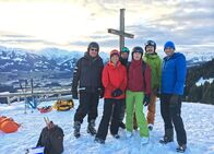 Expedition in die Heimat – v.li.: Beleuchter Arne Kist, Annette Krause, Tonmann Niklas Otto, Maskenbildner Michaela Seemann, Kameramann Andreas Enderle und Bergführer Michael Schott am Ofterschwanger Horn.