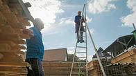 Glaubwürdig – Stephan Jäger testet die Standhaftigkeit einer Obstleiter