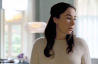 Red Light – Esther (Halina Reijn) bekommt in ihrem Haus Besuch, mit dem sie nicht gerechnet hat.