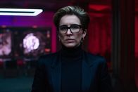 Alex Rider – Das Benefizdinner rückt immer näher und alle sind in höchster Alarmbereitschaft. Es wurden alle Vorbereitungen getroffen, doch Mrs. Jones (Vicky McClure) hat ein ungutes Gefühl.
