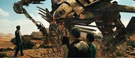 Transformers - Die Rache – Müssen sich mit abgründig bösen Blechmonstern herumärgern, die die Welt vernichten wollen: (v.l.n.r.) Sam Witwicky (Shia LaBeouf), Autobot Jetfire, Mikaela Banes (Megan Fox), Agent Simmons (John Turturro) und Leo (Ramon Rodriguez) ...