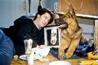 Kommissar Rex – Kommissar Richie Moser (Tobias Moretti) und Rex haben die Silvesternacht durchgefeiert.