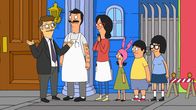 Bob's Burgers – Wegen Schimmelbefalls stehen Renovierungsarbeiten am Restaurant an, und Bob (2.v.l.), Linda (3.v.l.), Louise (3.v.r.), Gene (2.v.r.) und Tina (r.) sind dazu gezwungen, ein Wochenende auswärts zu verbringen. Mort (l.) schlägt Bob vor, bei sich im Krematorium-Wohnhaus unterzukommen ...
