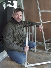Camper-Träume – Jimmy Doherty and Sam as they work on the build.