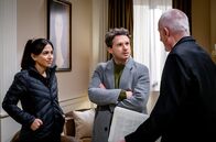Sturm der Liebe – ARD STURM DER LIEBE FOLGE 4648 Uhr im ERSTEN. Fritz (Thimo Meitner m.) ist vor Lale (Yeliz Simsek l.) und Alfons ( Sepp Schauer r.) nicht begeistert, dass er für den Portierswettbewerb jetzt auch noch sportlich trainieren muss.