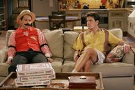 Two and a Half Men – Charlie Harper (Charlie Sheen, r), Alan Harper (Jon Cryer, l)