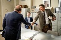 Young Sheldon – v.l.n.r.) Malcolm Green (Rob Brownstein); Sheldon Cooper (Iain Armitage); George Cooper sen. (Lance Barber)