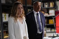 Navy CIS – Jack Sloane (Maria Bello, l.); Leon Vance (Rocky Carroll, r.)