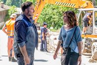 SOKO Kitzbühel – Bei Grabungen auf einer Baustelle wird die Leiche des jungen Paul Rebes aus der Erde gehoben. Das SOKO-Team untersucht daraufhin die zuständige Baufirma von Reinhard Gatscher sowie dessen Vorarbeiter Karl Seber (Martin Leutgeb). Kann das Team rundum Nina Pokorny (Julia Cencig) herausfinden, ob die Baufirma "Erdbewegungen Gatscher" mehr mit dem Fall zu tun hat?