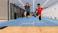 Checker Tobi – Tobi und Jasmin beim Weitsprung - wer springt weiter?