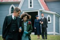 Maudie – „Maudie” erzählt die wahre und sehr berührende Geschichte von Everett (Ethan Hawke) und Maud (Sally Hawkins), die beide vom Leben nie begünstigt wurden, aber durch ihre Liebe füreinander das größte Glück fanden.