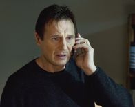 96 Hours – Ex-Geheimagent Bryan Mills (Liam Neeson) hat nur 96 Stunden Zeit, um seine gekidnappte Tochter aus den Fängen albanischer Mädchenhändler zu befreien.