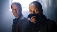 Tatort – Lorenz (Petra Schmidt-Schaller) und Falke (Wotan Wilke Möhring) in der verrußten Zelle.