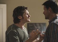Desperate Housewives – Zach Young (Cody Kasch, l.); Mike Delfino (James Denton, r.)