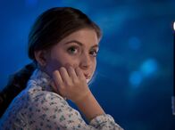 Schloss Einstein – Liz (Viktoria Krause) ist bestĂĽrzt: Wie kann ihr Schwarm nur so ein selbstbezogener Mistkerl sein?Â