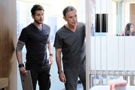 Atlanta Medical – Dr. Conrad Hawkins (Matt Czuchry, l.); Dr. Randolph Bell (Bruce Greenwood, r.)