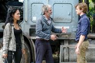 MacGyver – (v.l.n.r.) Riley Davis (Tristin Mays); Vasil (C. Thomas Howell); MacGyver (Lucas Till)
