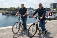 Lecker an Bord – Die Köche Björn Freitag und Frank Buchholz (r) gehen wieder auf Erkundungstour auf der Suche nach kulinarischen Schätze rund um Kettwig.
