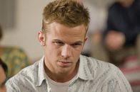 The Unborn – Mark (Cam Gigandet) steht zu seiner Freundin Casey.