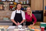 Silvia kocht – Tobias Wagner, Silvia Schneider („Pastinaken-Maroni Cremesuppe“ und „Ente mit Süßkartoffel-Rosmarin-Püree und Waldorfsalat“).