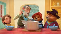 Paddingtons Abenteuer – v.li.: Judy Brown, Mr. Curry, Paddington, Tante Lucy