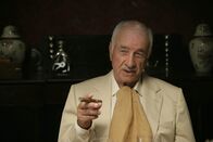 Ich bin die Andere – Carolins Vater Karl (Armin Müller Stahl).