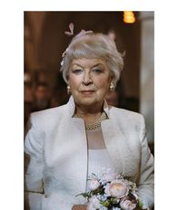 Inspector Barnaby – Peggy Alder (June Whitfield) heiratet zum zweiten Mal im Leben.