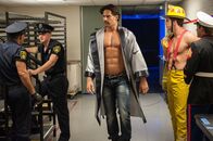 Magic Mike XXL – Lassen sich Big Dick Richie (Joe Manganiello, M.) und seine Kumpel auf Mikes Idee ein, kurz vor der Show das ganze Programm umzuschmeißen?