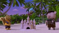 Baumhausdetektive – Rumy, Jay und Bean haben eine Sandburg gebaut.