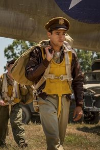 Catch-22 – Yossarian (Christopher Abbott)