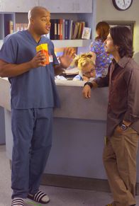 Scrubs - Die Anfänger – Turk (Donald Faison, l.), Mark (Freddy Rodriguez)