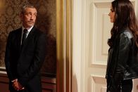 The Royals – James (Rocky Marshall, l.), Prinzessin Eleanors (Alexandra Park, r.) neuer Leibwächter, weiß mehr über sie, als sie je gedacht hätte ...