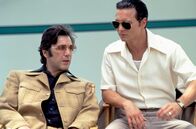 Donnie Brasco – Als Lefty (Al Pacino, li.) den jungen Donnie Brasco (Johnny Depp, re.) kennenlernt, imponiert ihm vor allem dessen Unerschrockenheit.