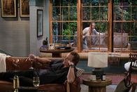 How I Met Your Father – Robert (John Corbett, l.); Sophie (Hilary Duff, r.)