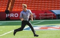 Hawaii Five-0 – Es ist "Pro-Bowl"-Wochenende auf Hawaii und Danny (Scott Caan) ist vom großen Spiel besessen, während das Team einen neuen Mordfall lösen muss ...