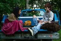 Bones & All – Maren (Taylor Russell, l.); Lee (Timothée Chalamet, r.)