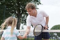 Sechserpack – Wie heißt es so schön beim Tennis? Spiel, Satz und Sieg! Aber jeder Gegner verdient schließlich noch eine Revanche! Und wenn es nur eine kleine ist ... (Mirco Reseg, r.)