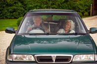 Mum – Auch Reg (Karl Johnson) und Maureen (Marlene Sidaway) sind für diese Woche angereist – trotz des Gestanks der Kühe.