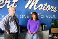 The Middle – Mr. Ehlert (Brian Doyle-Murray, l.); Frankie (Patricia Heaton, r.)