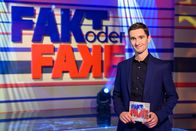 Fakt oder Fake – Moderator Clemens Maria Schreiner.