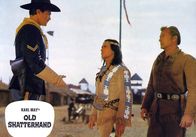 Old Shatterhand – Old Shatterhand (re. Lex Barker), Winnetous (Mitte, Pierre Brice) Blutsbruder, versucht unter Einsatz seines Lebens zwischen Weißen und Indianern, zu vermitteln. Weiteres Bildmaterial finden Sie unter www.br-foto.de.